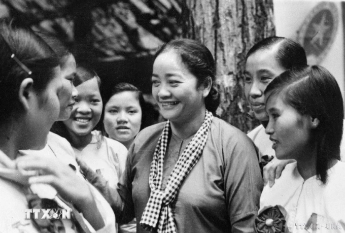 Ai là nữ chiến sĩ việt nam đầu tiên được phong cấp tướng?